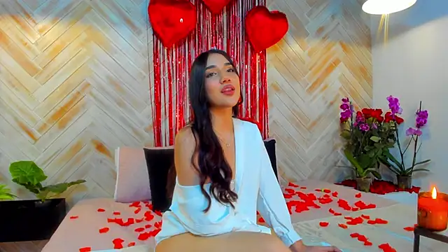 Snapshot of AniiRose chatting on February 15, 3:20 am AniiRose online show from February 15, 3:20 am