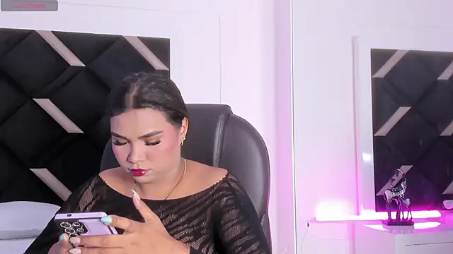Snapshot of Carolina_Evanss chatting on June 6, 4:06 am Carolina Evanss online show from June 6, 4:06 am