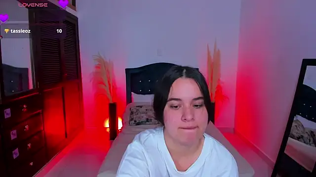 Snapshot of lizi_dolly chatting on December 19, 10:53 pm lizi dolly online show from December 19, 10:53 pm