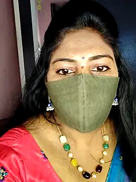 Snapshot of RomeoJuliet345 chatting on November 25, 7:52 am RomeoJuliet345 online show from November 25, 7:52 am