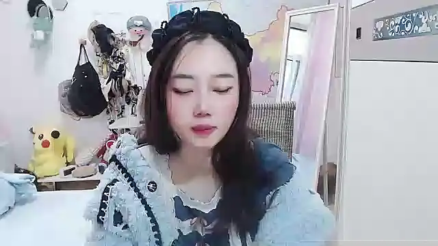 Cherie-xinxin01 online show from December 4, 5:27 am