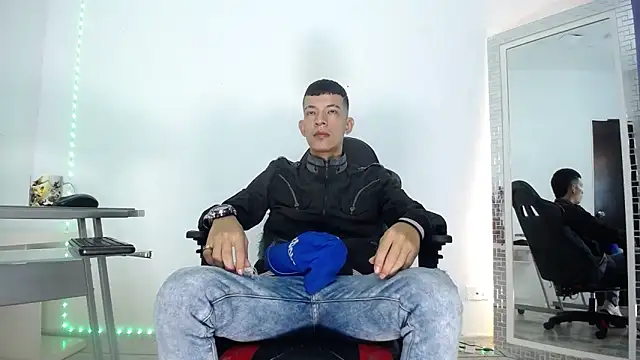 Snapshot of Favel_Gomez7 chatting on December 23, 12:19 pm Favel Gomez7 online show from December 23, 12:19 pm