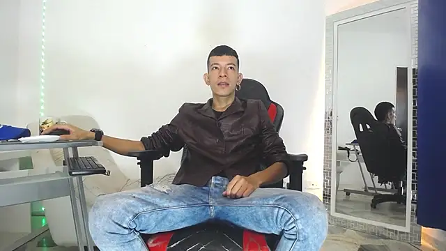 Snapshot of Favel_Gomez7 chatting on December 26, 12:49 pm Favel Gomez7 online show from December 26, 12:49 pm