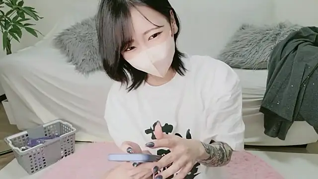 Snapshot of rei_0180 chatting on April 4, 9:40 am rei 0180 online show from April 4, 9:40 am