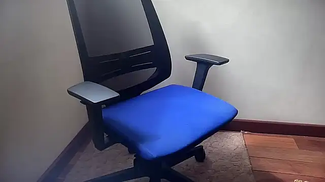 Snapshot of Mrbiceps23 chatting on June 29, 7:47 am Mrbiceps23 online show from June 29, 7:47 am