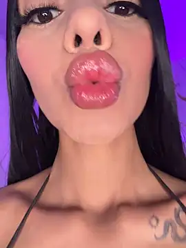 Tiffanny online show from April 8, 3:01 pm