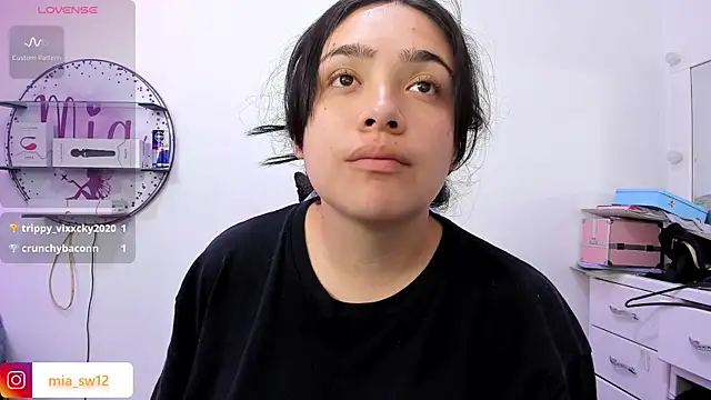 mia johns  online show from April 3, 5:05 am