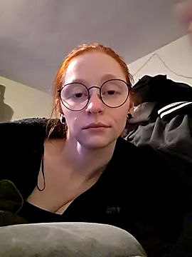 LilyFoxxx online show from March 30, 5:52 am