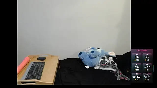 LilyFoxxx online show from April 22, 5:10 am