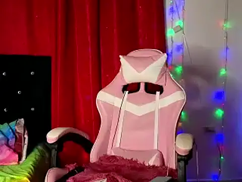 Snapshot of Sweet_xuee18 chatting on January 17, 10:44 am Sweet xuee18 online show from January 17, 10:44 am