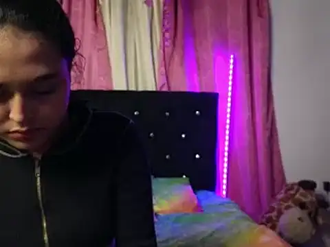 Snapshot of Sweet_xuee18 chatting on February 26, 4:14 am Sweet xuee18 online show from February 26, 4:14 am