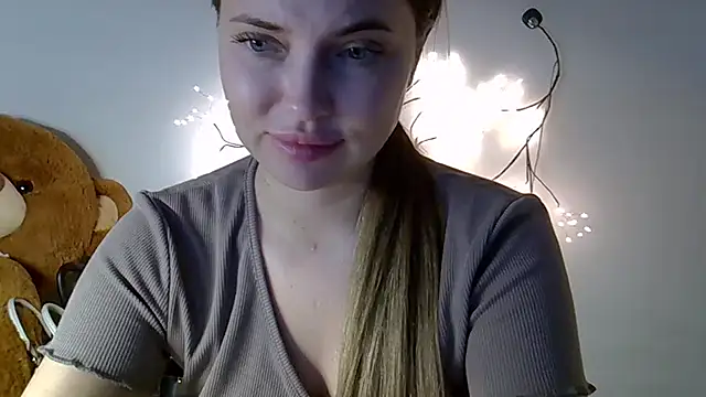 Snapshot of Lucky_Anna chatting on March 23, 6:01 pm Lucky Anna online show from March 23, 6:01 pm