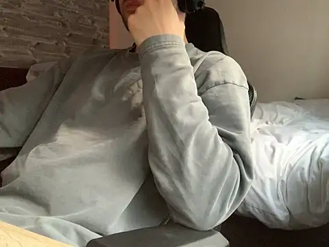 Snapshot of taallguyy_196 chatting on March 20, 5:36 pm taallguyy 196 online show from March 20, 5:36 pm