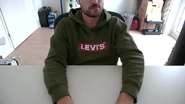 Snapshot of taallguyy_196 chatting on October 29, 2:52 pm taallguyy 196 online show from October 29, 2:52 pm