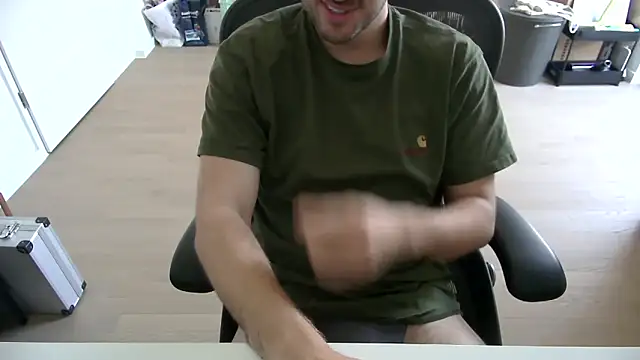 taallguyy 196 online show from November 7, 8:47 am