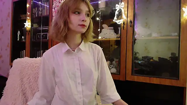 Snapshot of cloudgirrl chatting on January 7, 10:30 pm cloudgirrl online show from January 7, 10:30 pm