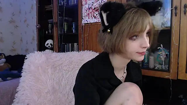 Snapshot of cloudgirrl chatting on February 21, 2:50 am cloudgirrl online show from February 21, 2:50 am