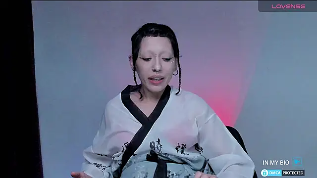 Snapshot of lnxmst chatting on December 3, 12:57 am lnxmst online show from December 3, 12:57 am