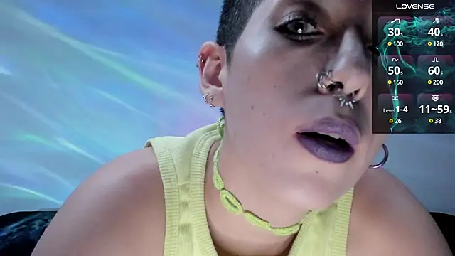 Snapshot of lnxmst chatting on March 18, 11:09 pm lnxmst online show from March 18, 11:09 pm