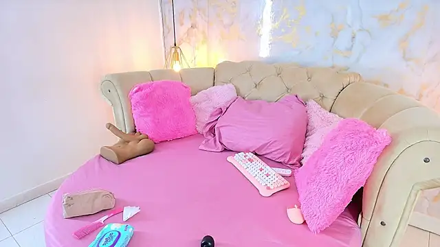 khloeblake online show from April 18, 5:33 am