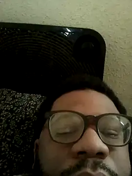 Snapshot of dvaughn3117 chatting on March 11, 3:56 pm dvaughn3117 online show from March 11, 3:56 pm