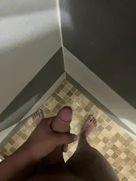 Snapshot of mylovetr1 chatting on February 9, 6:01 am mylovetr1 online show from February 9, 6:01 am