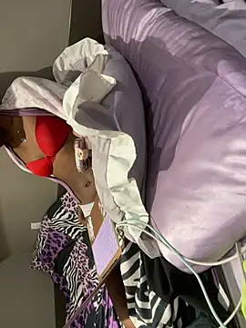 Snapshot of iveedie017 chatting on March 22, 5:44 am iveedie017 online show from March 22, 5:44 am