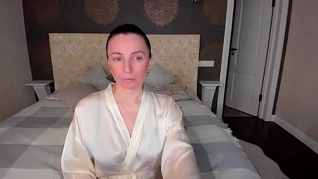 AllisonWilliams online show from December 13, 6:16 pm