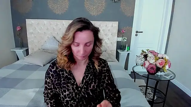 Snapshot of AllisonWilliams chatting on June 2, 3:14 pm AllisonWilliams online show from June 2, 3:14 pm