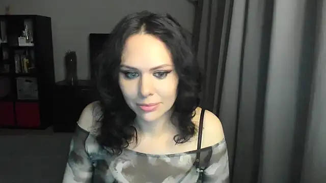 MollyCheiz online show from December 12, 12:38 am