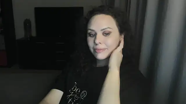 Snapshot of MollyCheiz chatting on June 18, 8:46 pm MollyCheiz online show from June 18, 8:46 pm