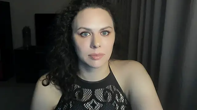 Snapshot of MollyCheiz chatting on June 22, 9:23 pm MollyCheiz online show from June 22, 9:23 pm