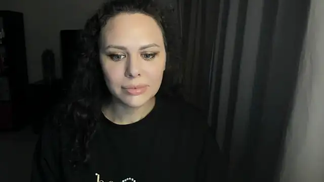 Snapshot of MollyCheiz chatting on June 24, 11:48 pm MollyCheiz online show from June 24, 11:48 pm