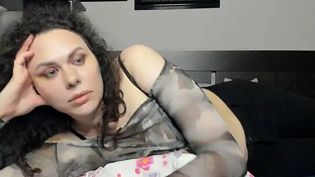 Snapshot of MollyCheiz chatting on July 5, 10:39 pm MollyCheiz online show from July 5, 10:39 pm