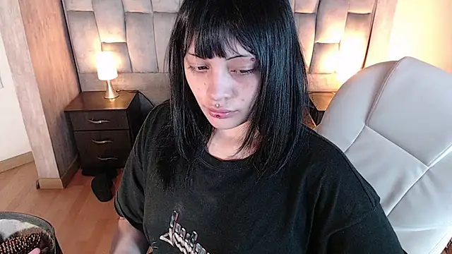 honney dark online show from February 20, 11:32 am