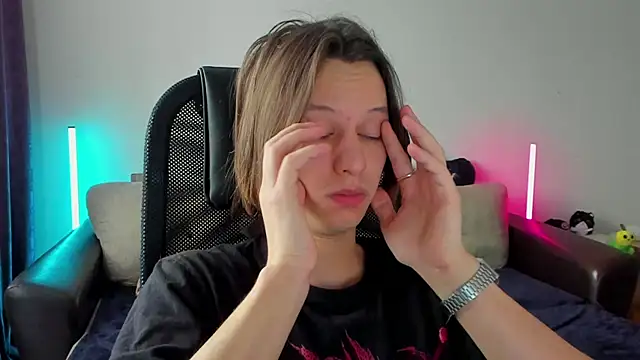 Ostin meow online show from April 6, 6:03 am