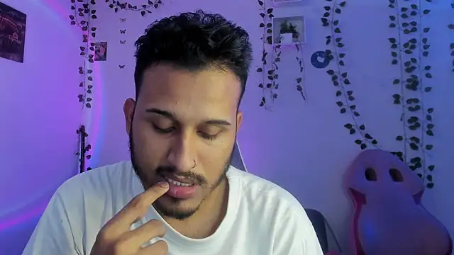 Raf brunette online show from December 5, 8:44 pm