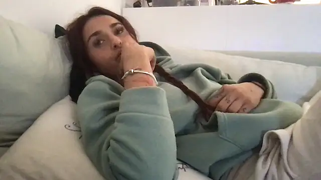 Snapshot of ScarlettMadii chatting on January 9, 3:01 pm ScarlettMadii online show from January 9, 3:01 pm