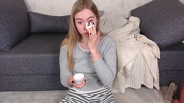 Snapshot of sofiaa_here chatting on May 21, 12:06 am sofiaa here online show from May 21, 12:06 am