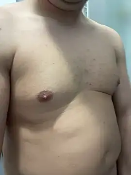 Snapshot of Tratto_bianco002 chatting on December 30, 7:00 pm Tratto bianco002 online show from December 30, 7:00 pm