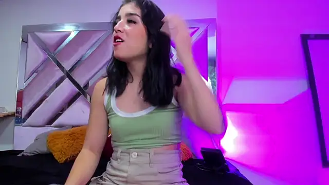 Snapshot of Violeett chatting on December 21, 2:41 am Violeett online show from December 21, 2:41 am