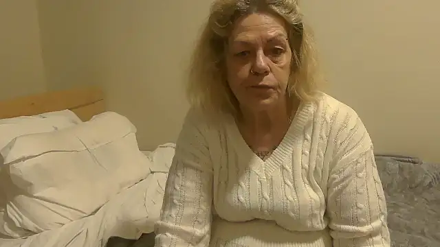 Snapshot of housewife_shantie chatting on October 11, 8:46 am housewife shantie online show from October 11, 8:46 am