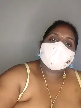 Snapshot of Sexy_Radhikaa chatting on February 13, 6:09 am Sexy Radhikaa online show from February 13, 6:09 am