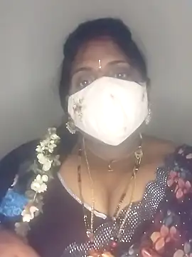 Snapshot of Sexy_Radhikaa chatting on February 16, 4:21 pm Sexy Radhikaa online show from February 16, 4:21 pm