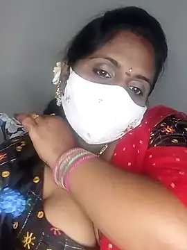 Snapshot of Sexy_Radhikaa chatting on February 18, 4:26 am Sexy Radhikaa online show from February 18, 4:26 am