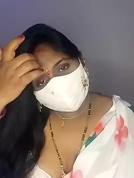 Snapshot of Sexy_Radhikaa chatting on February 20, 12:19 am Sexy Radhikaa online show from February 20, 12:19 am