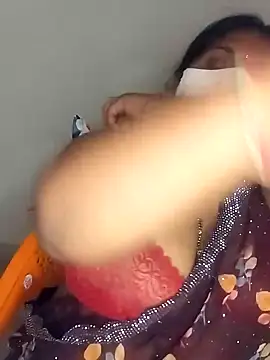 Snapshot of Sexy_Radhikaa chatting on March 10, 7:07 pm Sexy Radhikaa online show from March 10, 7:07 pm