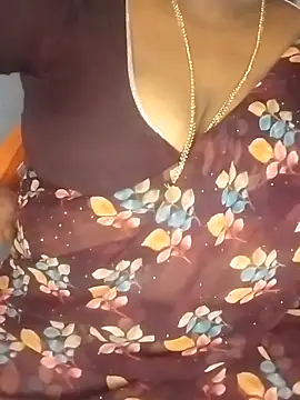 Snapshot of Sexy_Radhikaa chatting on September 27, 4:17 am Sexy Radhikaa online show from September 27, 4:17 am