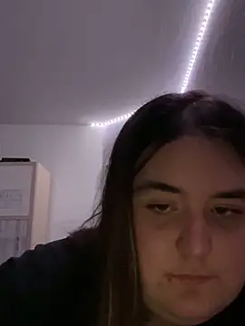 hotiee online show from March 18, 11:30 am