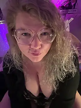 CurvyAnonymousGirl89 online show from March 4, 8:15 pm